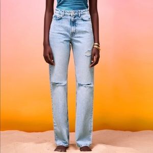 Zara Light Wash Straight Leg Denim Jeans (US 2)